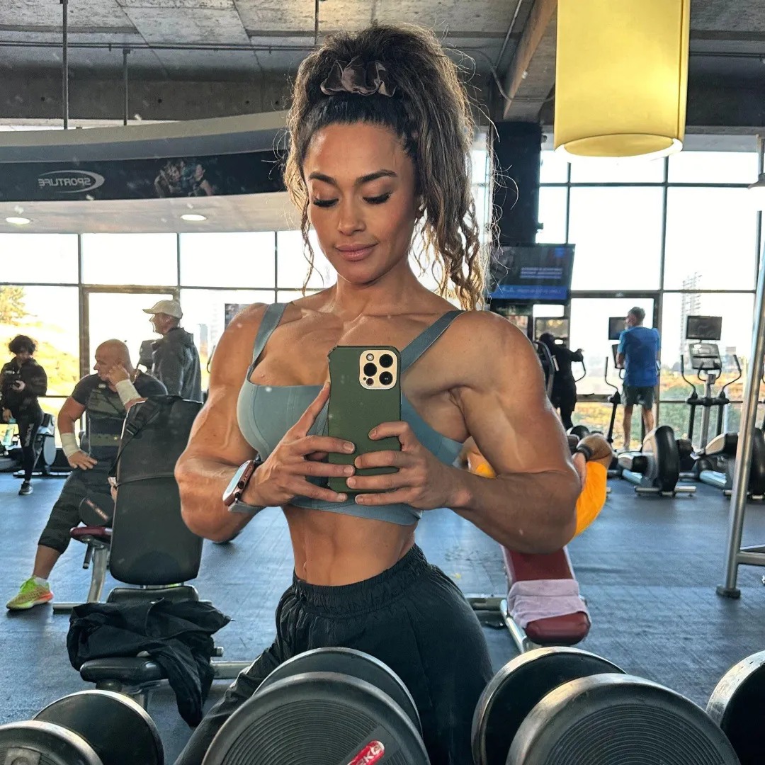 be a good boy and tell me which bicep you like more. posted by Feyrianna_