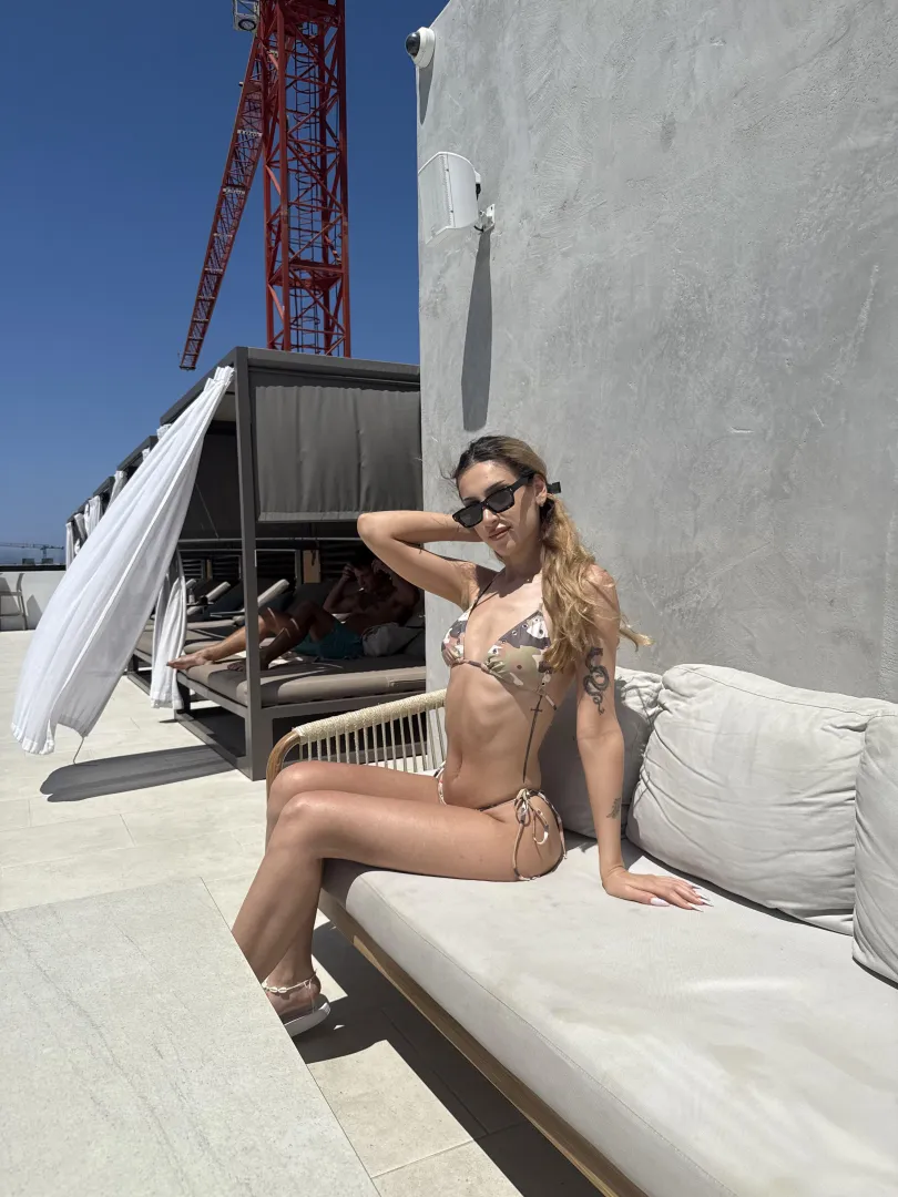 be honest , am i sexy enough! posted by EvvaXo