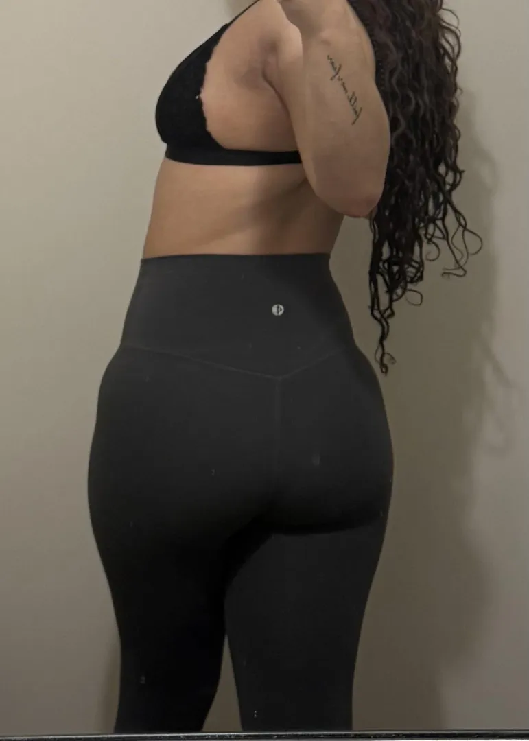 be honest… how long would you stare? posted by prettysashaxo