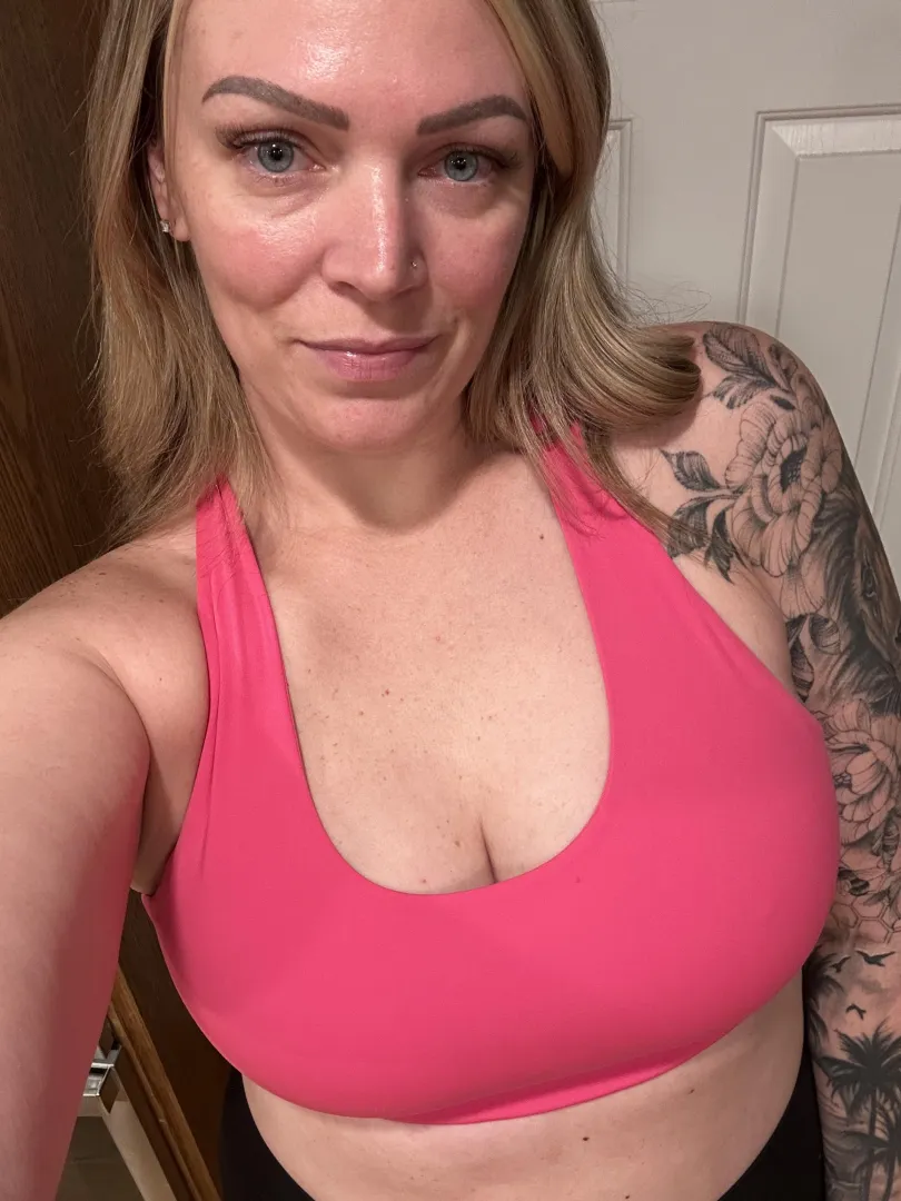 Be honest, I'm a milf, would you smash or pass? posted by haleyonlyxo