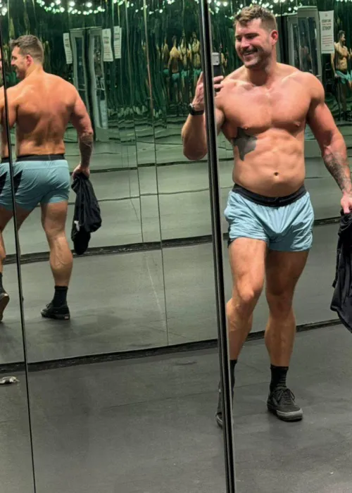 Be honest, which reflection distracted you by jellyscream