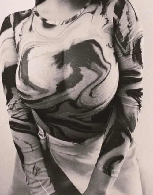 Be honest with me, can you make out that I’m not wearing a bra ? by flightrisk_21