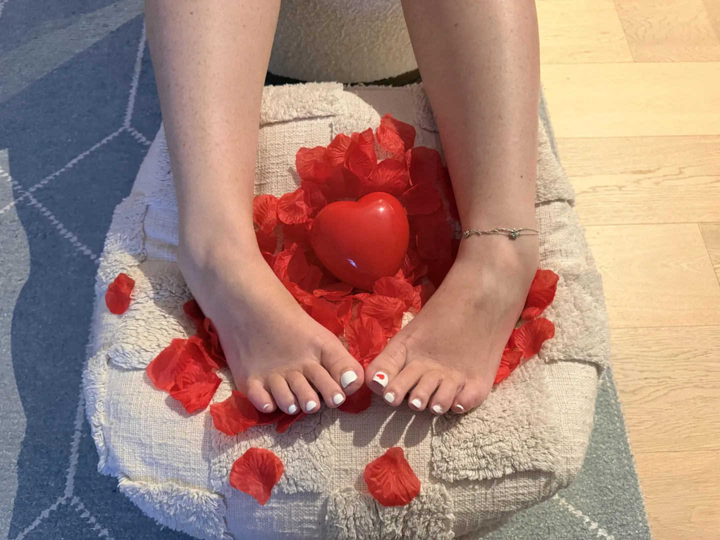 Be My Valentine❣️ posted by alexlongtoes