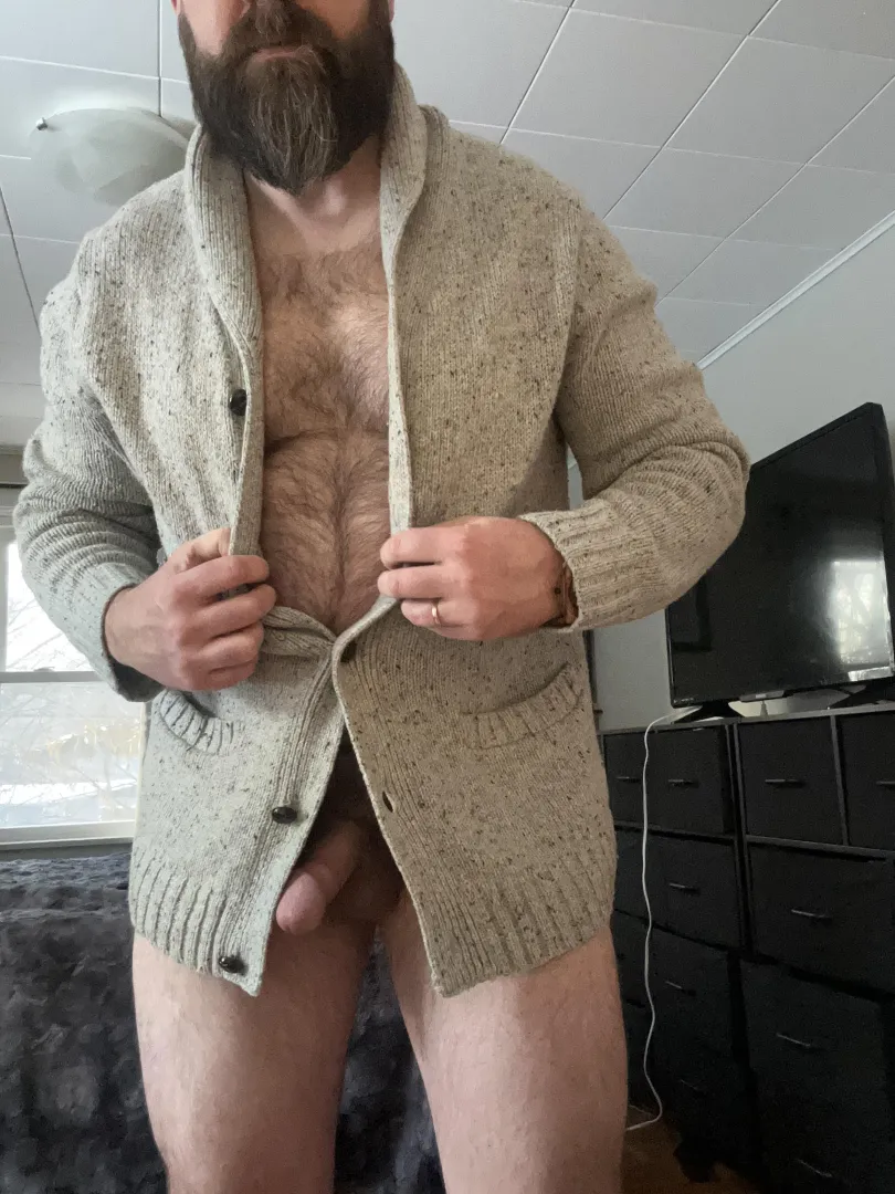 Beard: check. Boner: just the initial stirrings of one. (50) posted by FaptasticMisterFox