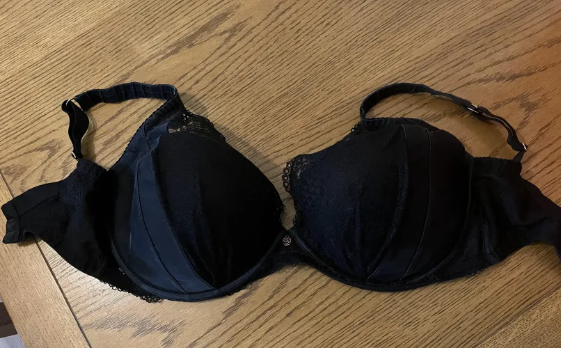 Beautiful black bra by djd1080