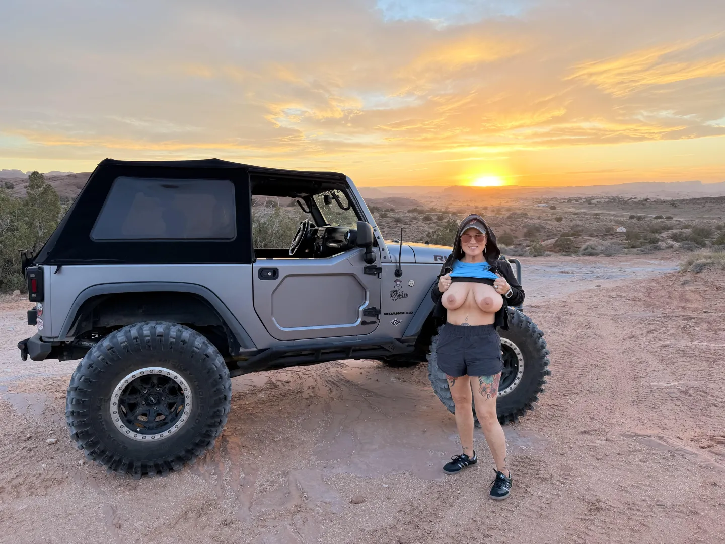 Beautiful sunset in Moab posted by Juicytexan65