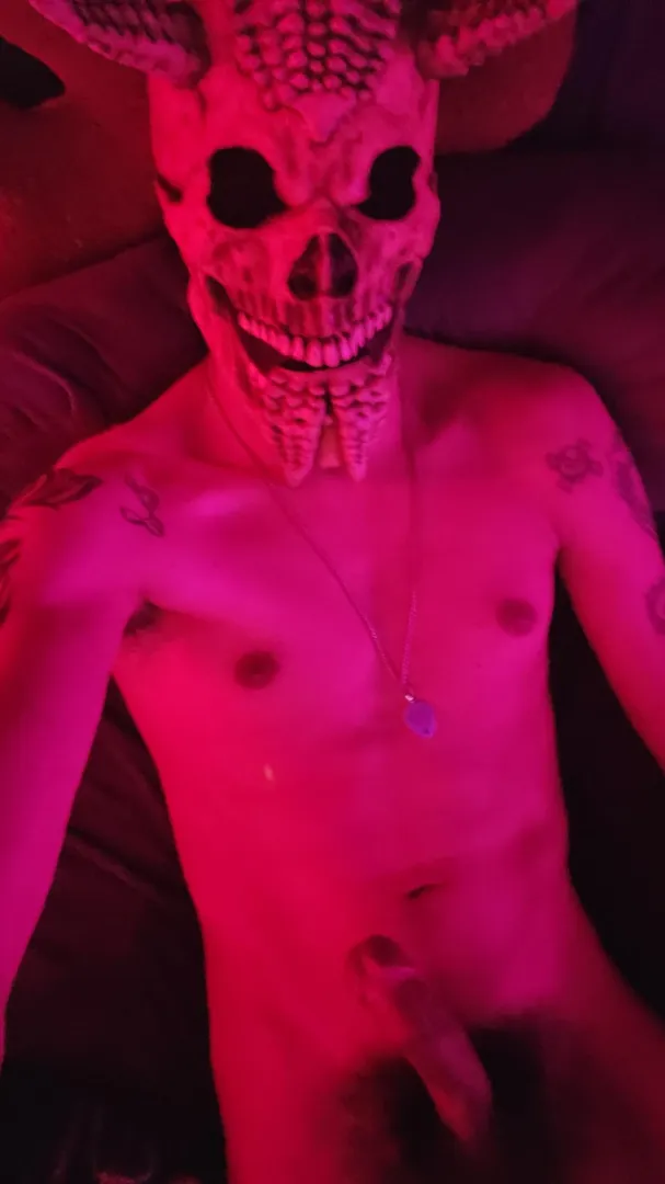 Been one hell of a week, whos down to smoke and play? posted by dlgonzo713