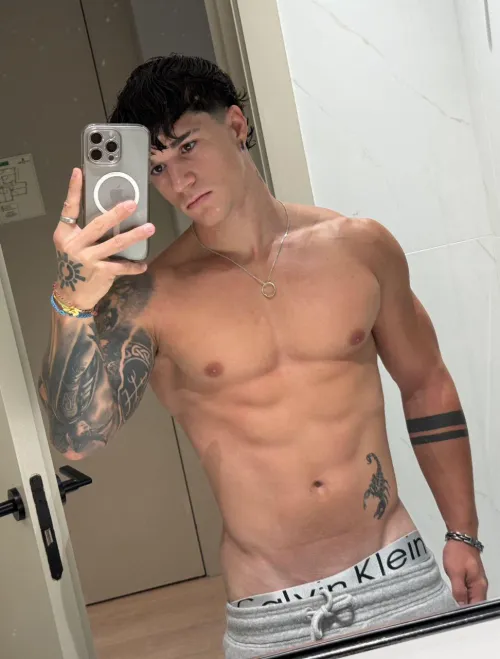 Before entering the shower I give you a photo by bootyy-liciouss