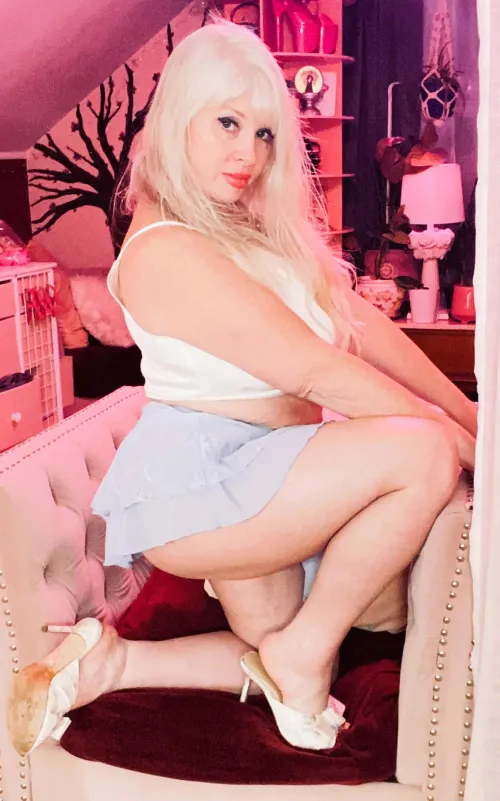 Beg to feel my lips kissing your lips while I remind you who owns your devotion.. ❤️

Get my new video lover... Want Kisses.. to your sweet face? by PaintedRoseLive