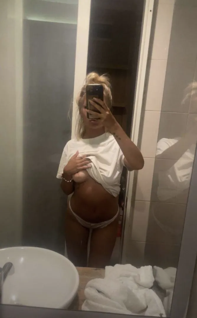 behöver nått stort o hårt i mig nu.. posted by Roligtjej32