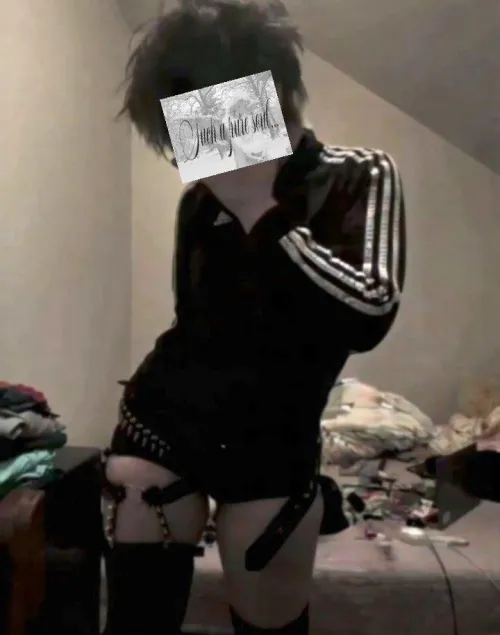 Being attracted to other fems is sad why won’t u dom me  by monster-gur