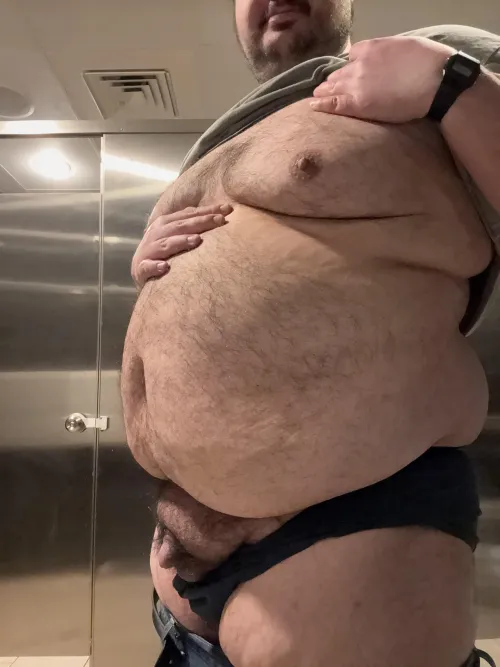 Belly full of sushi. Any bears wanna rub it? by Icy-War-5310