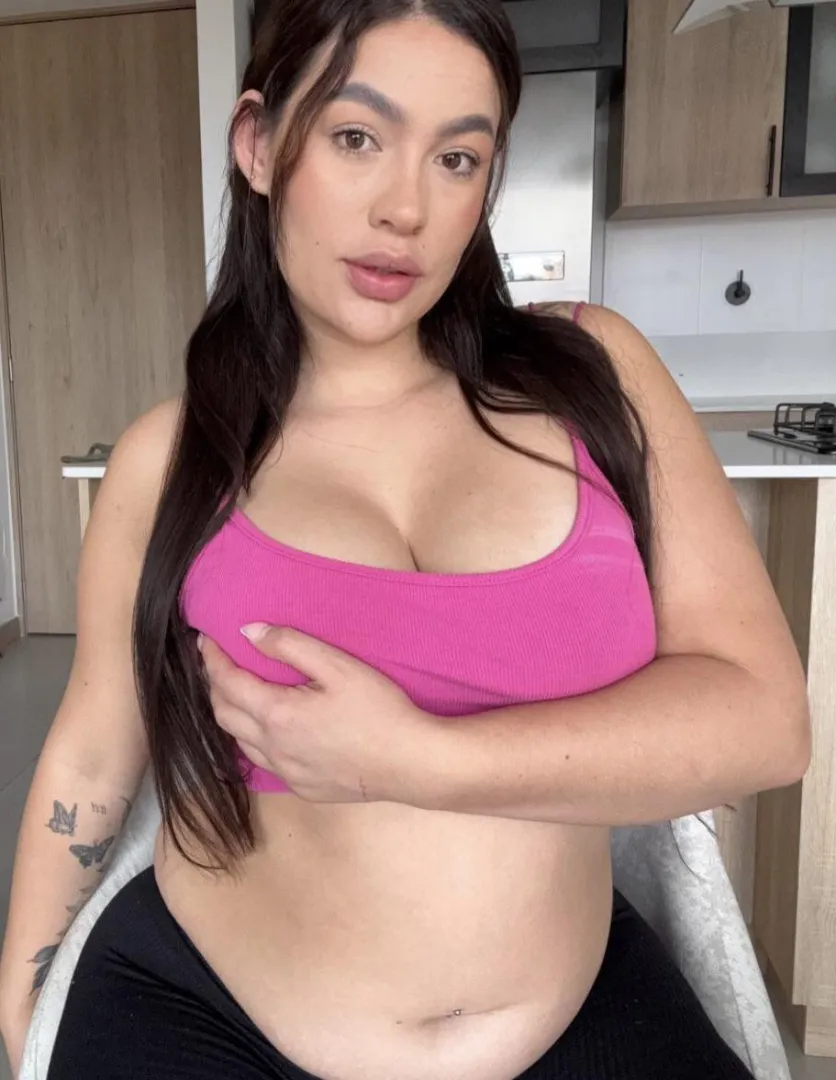 Belly spilling more and more everyday and I blame it on the pizza boxes posted by MoonliitRos