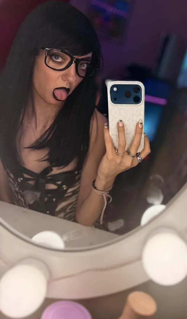 #bendtheknee ✌ posted by LongjumpingCarob5335