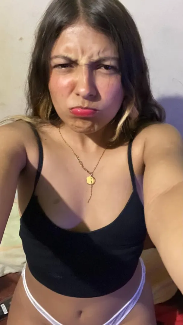 Besa mis lindos labios brillantes posted by alessandra285