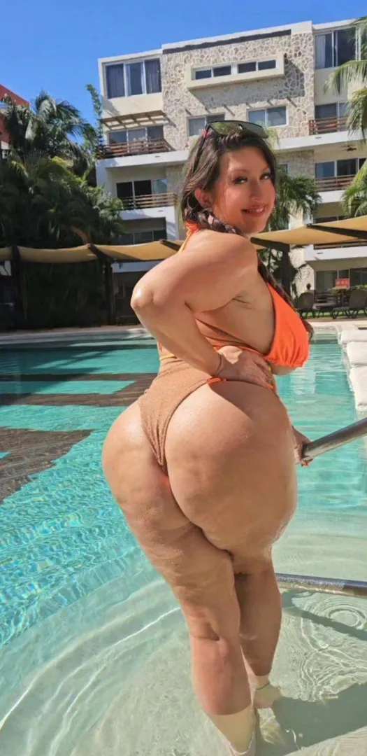 Bet you're tracing these curves with your eyes posted by Babylittlelo