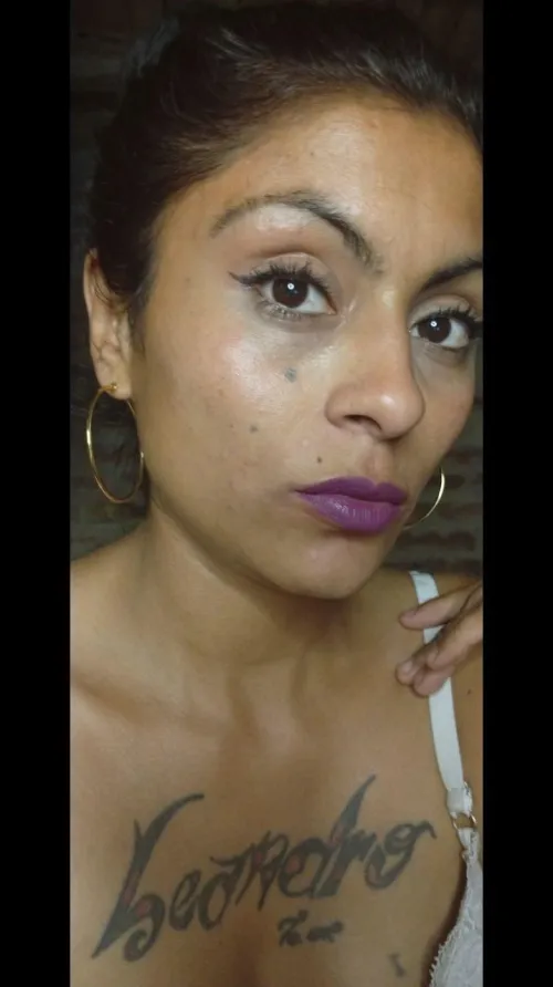 between lips and glances, things happen [oc] by amberbrunettesexy