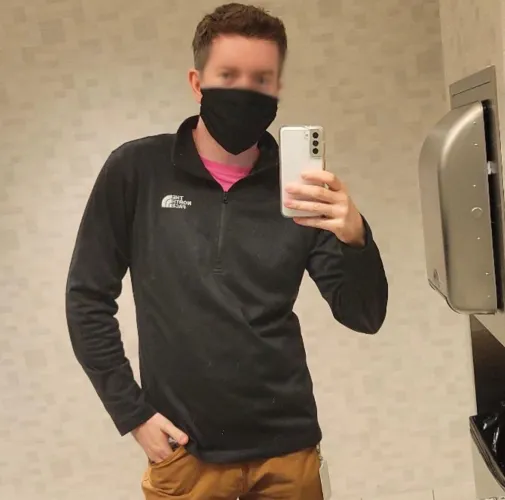 Bi guy seeking another bi guy in his 40’s Thursday Night-Rosemont by open_minded_cuck