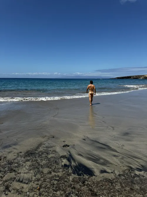 Bi Married Dad - can't wait for Summer to arrive so I can strip at the beach again by Pussmuncher88