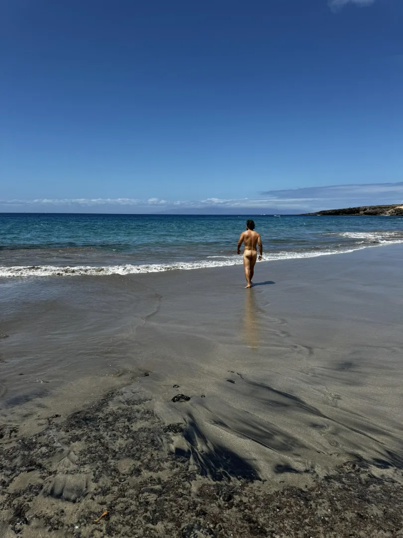 Bi Married Dad - can't wait for Summer to arrive so I can strip at the beach again posted by Pussmuncher88