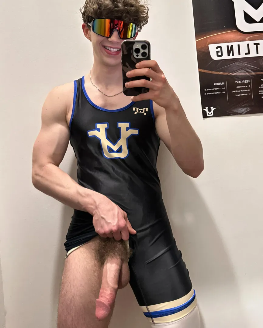 Bi wrestler [21] need my balls drained after my match posted by College_Wrestler_