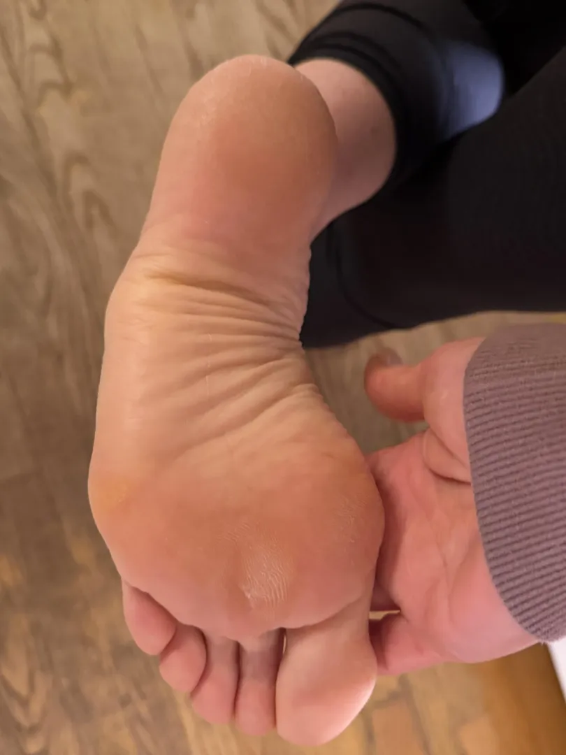 Big bare US10 soles posted by MarieFJQ