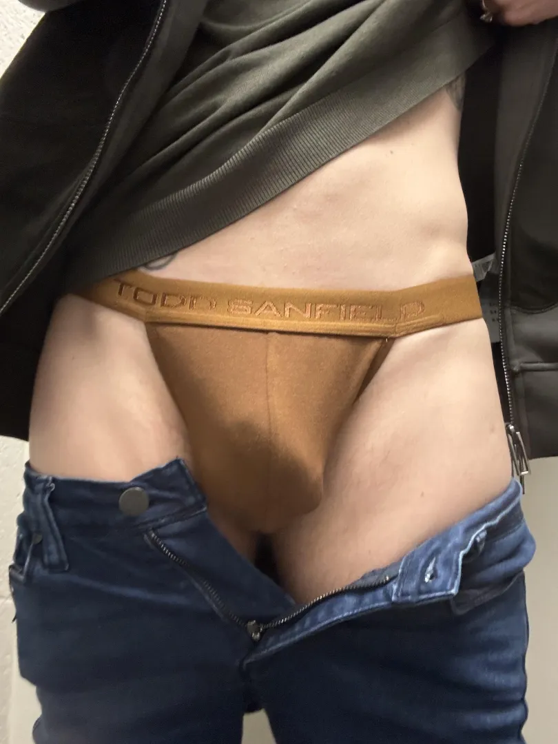 Big brown bulge posted by Western_Pack_5483