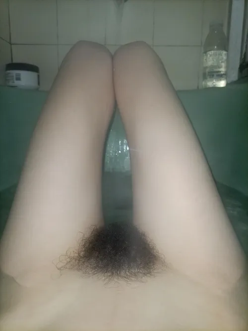 big bush and skinny legssss by ohyesClara