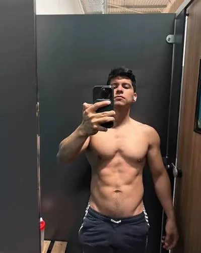 Big dicks don’t exist posted by broke_bruce_wayne