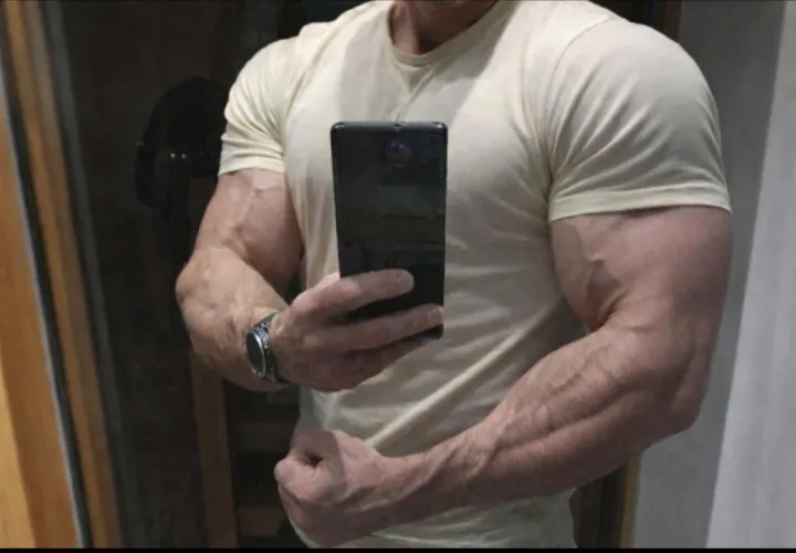 Big enough @18.5 inchs by 405_bench_