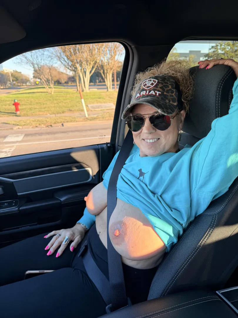 Big titty MILF posted by Juicytexan65