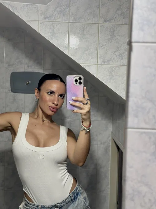 Bigger is better, don’t you agree? by Queen__xooxo