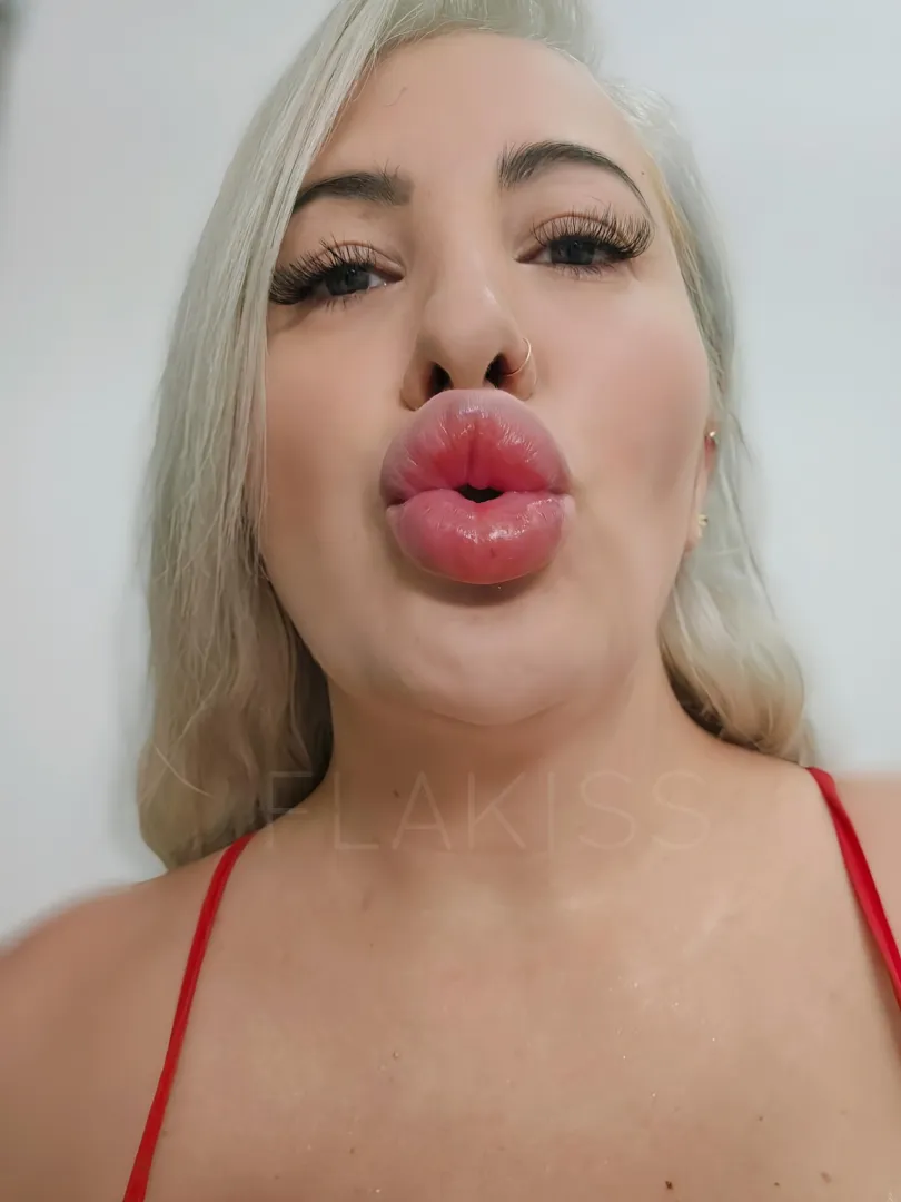 Bigger lips for you posted by flakissmtl