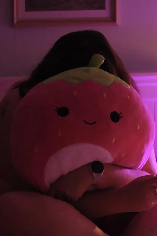 biiiiig cuddles with scarlet ✨ posted by atypicalexw