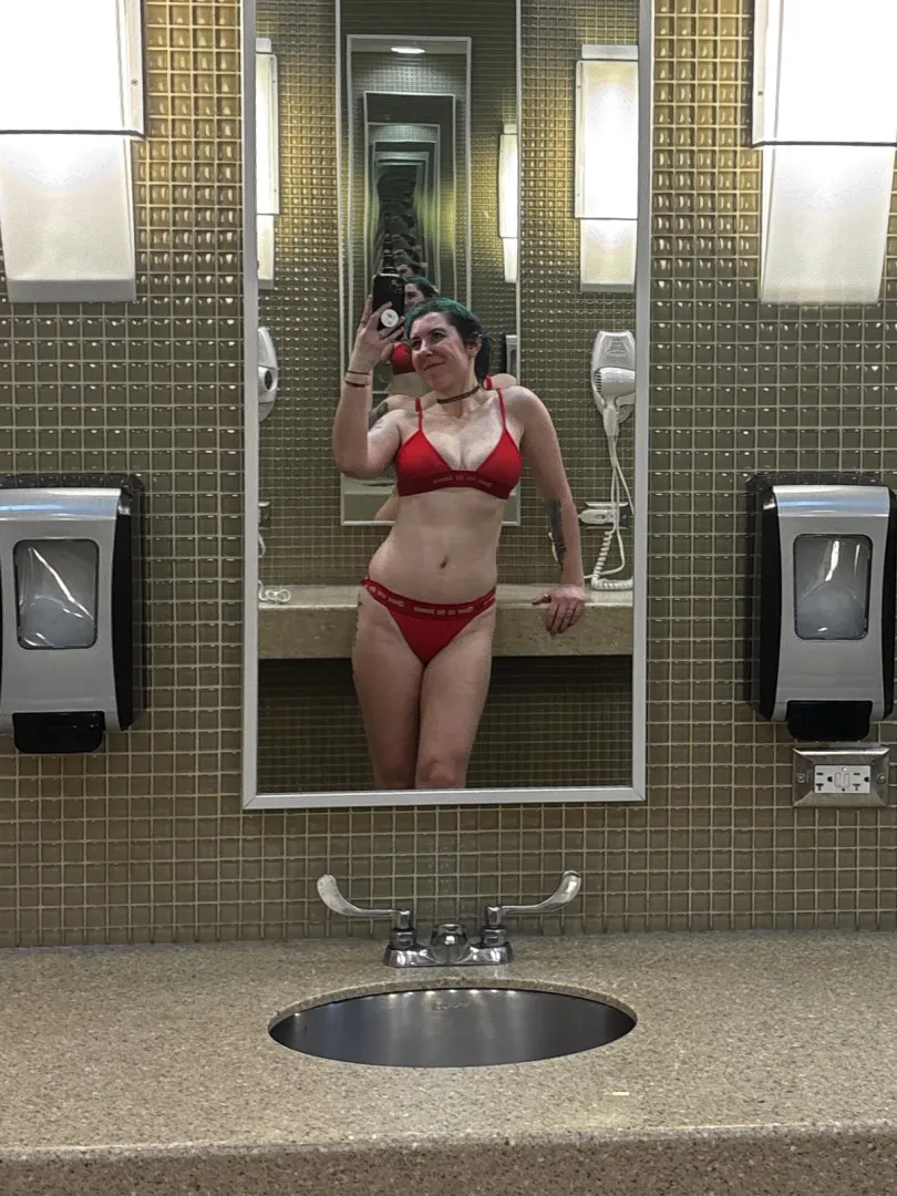 Bikini selfie posted by sirenskiss3