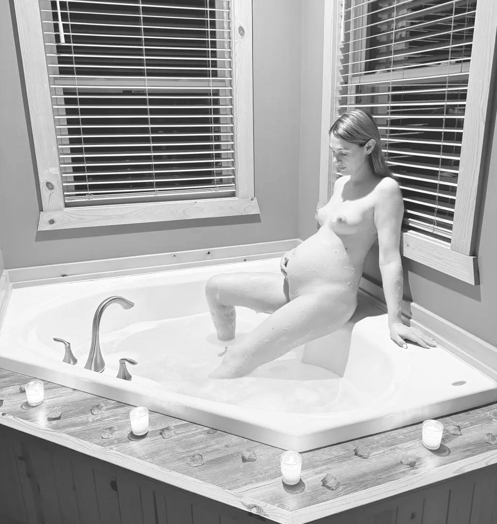 Black and white baby bump:) posted by queencreamin