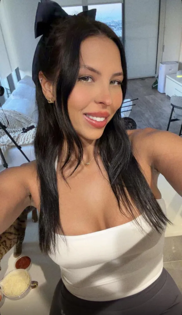 Black Bow Selfie posted by RoutineWild32