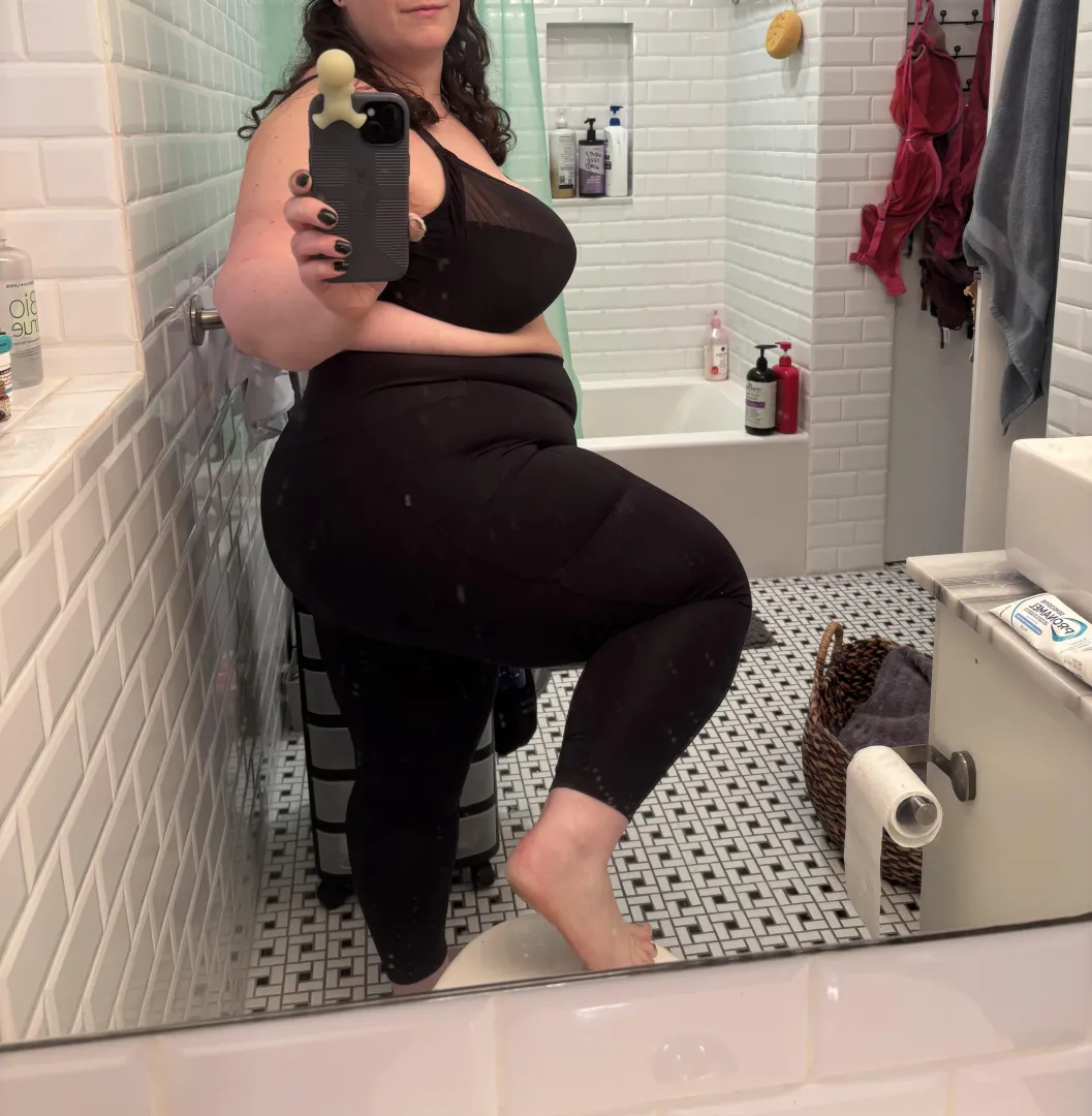 black bra & black leggings, classic pairing posted by bbwjewishprincess