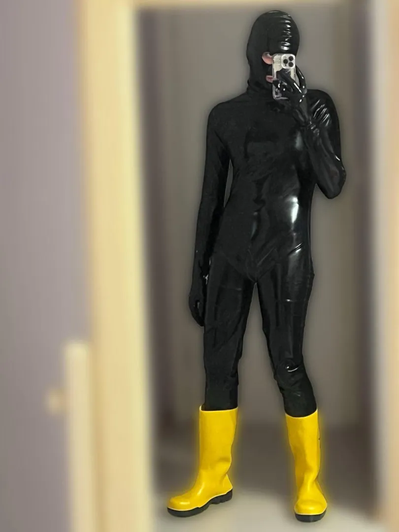 Black catsuit, hood, gloves, boots, very submissive posted by rubberxx00