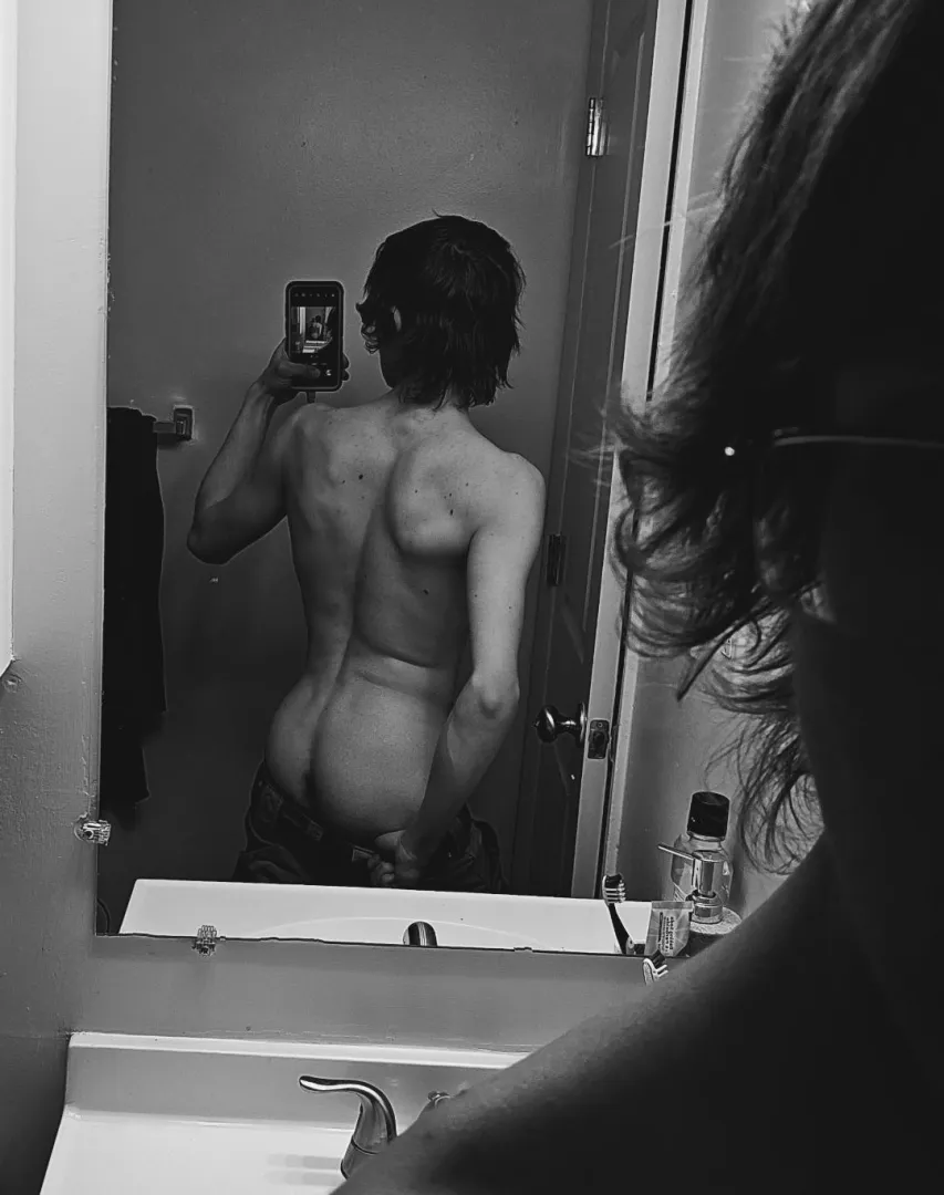 Black n' White posted by 3xpandD0ng