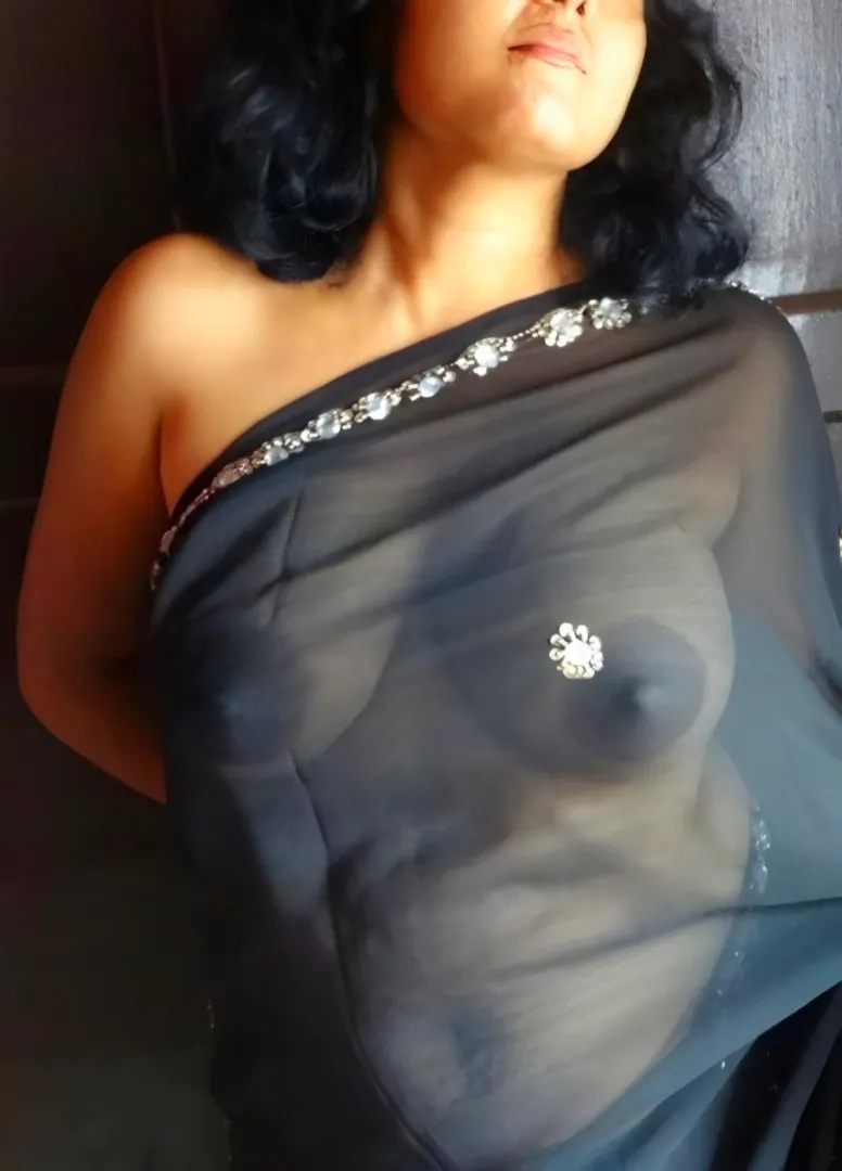 Black Saree posted by guptparo