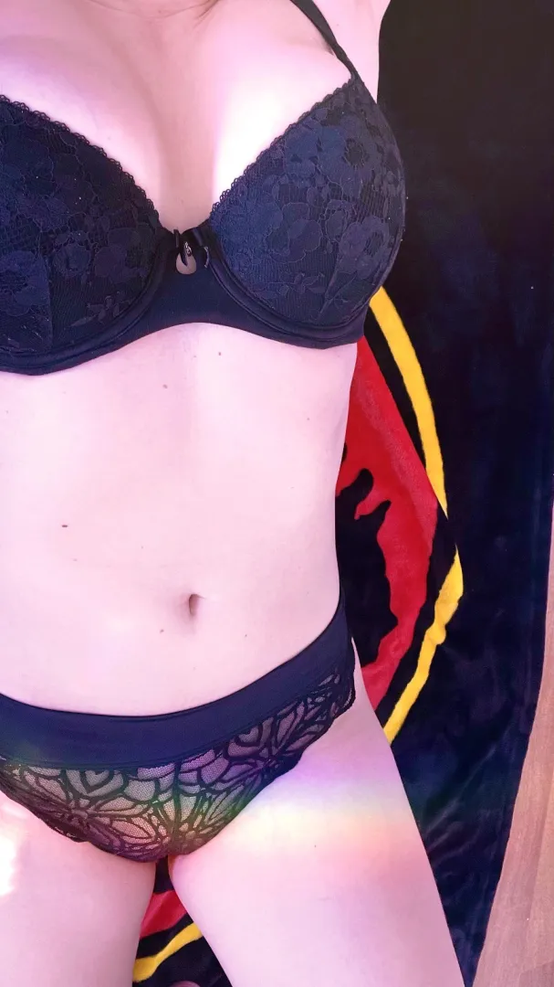 black set  posted by itsnotmykitten