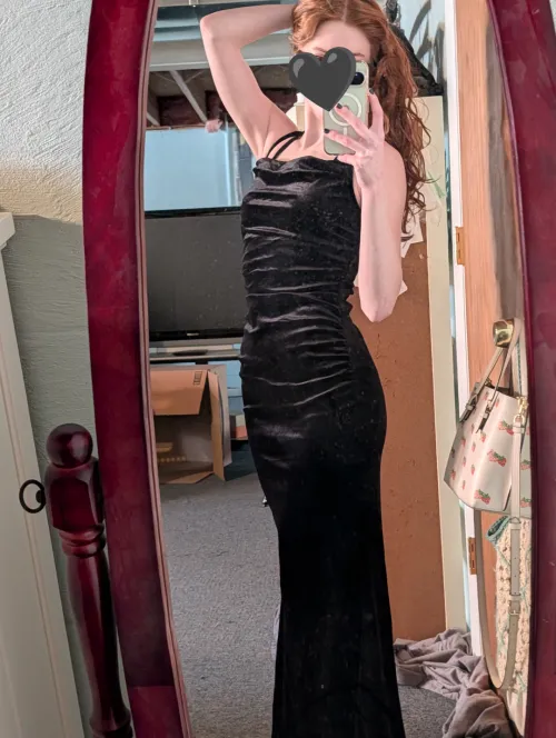 Black velvet dress by darkinternetangel