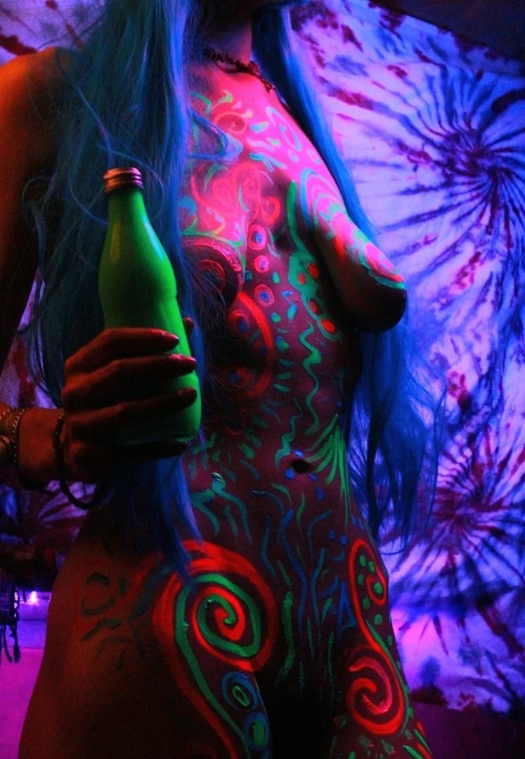 Blacklight babe posted by Delicious_Object_169