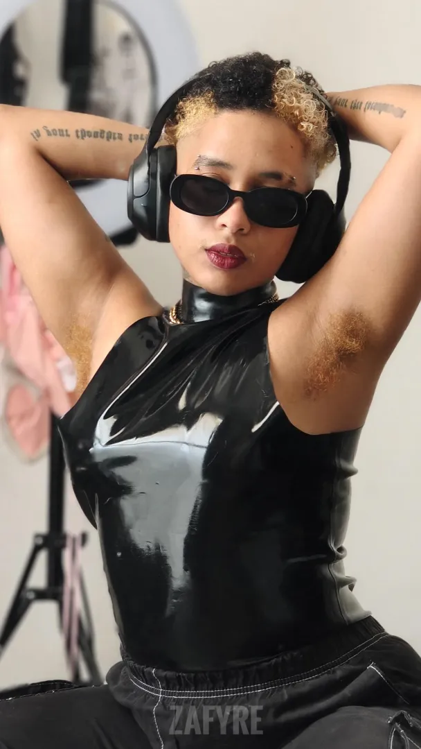 Bleached Hairy Armpits Team! posted by zafyre777