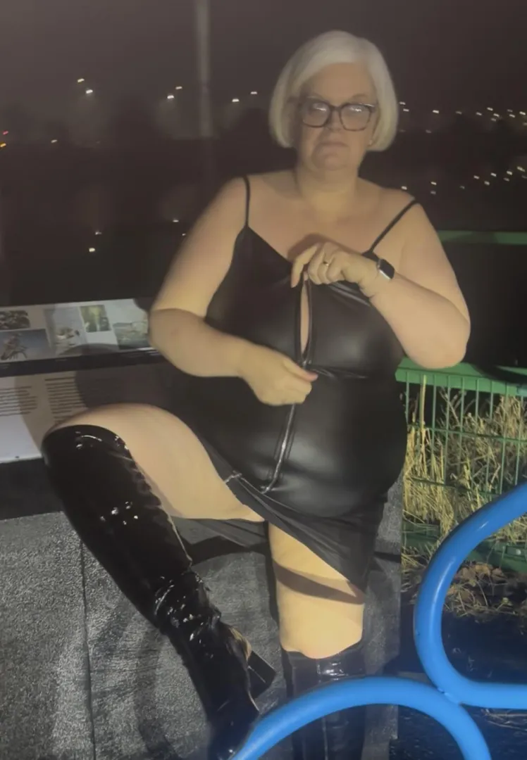 Blending into the night posted by BigboobsChazza