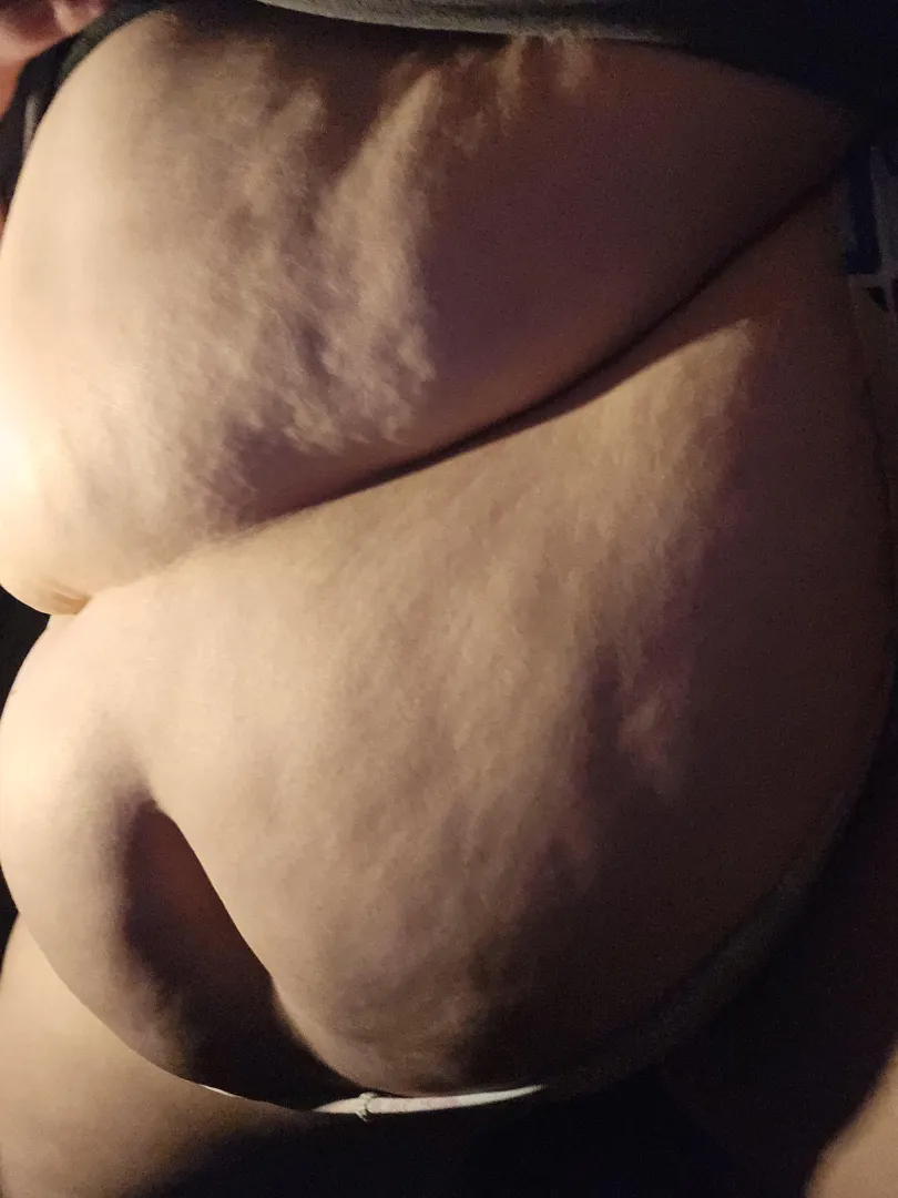 Blessing you with a belly of a fat gluttonous girl who can't stop eating who wants to contribute to my gluttony posted by PersonalTrash5556