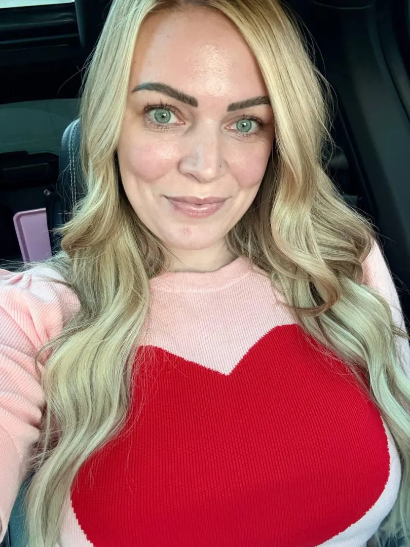 Blonde girls are hot but I'm the hottest do you agree? posted by haleyonlyxo