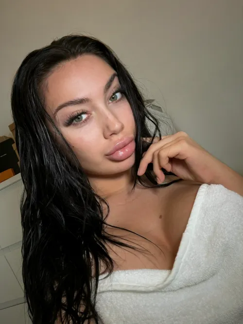 Bolted-on bimbo lips for the win by Master-Ad6915