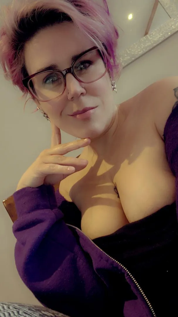 Bon debut de weekend  posted by your_geeky_milf